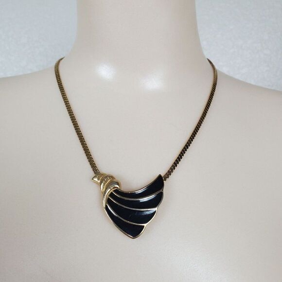 Vintage Trifari 70s 80s Black Enamel Gold Tone Nautical Seashell Wave Necklace - Picture 12 of 12
